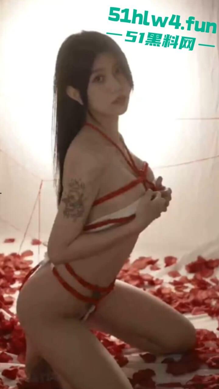 瓜友求稿【鱼神】抖音百万粉丝博主,魔鬼身材极品尤物,蜂腰翘臀大长腿微密圈绳索艺术调教福利流出。-6