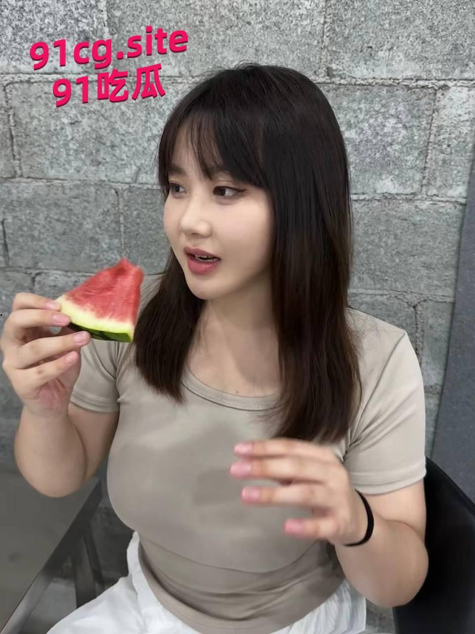 辽宁鞍山群友投稿骚逼前女友 在一起时总发朋友圈聊骚擦边还背着我出去玩3p被抓到聊天记录-1