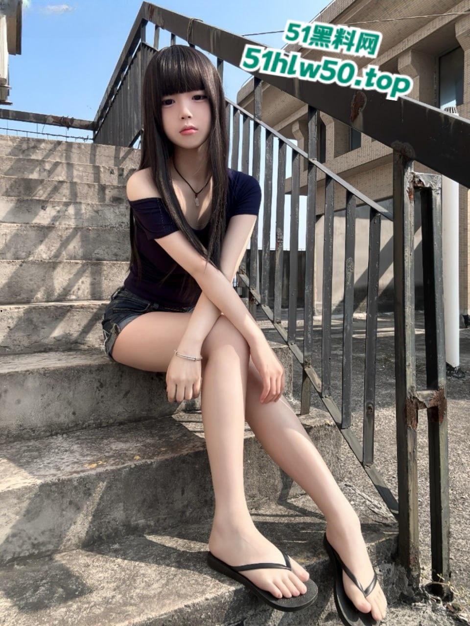 快手萝莉主播【灵灵夕】高颜值可爱萝莉,表面嫩妹私下母狗,私密视频被流出!-1