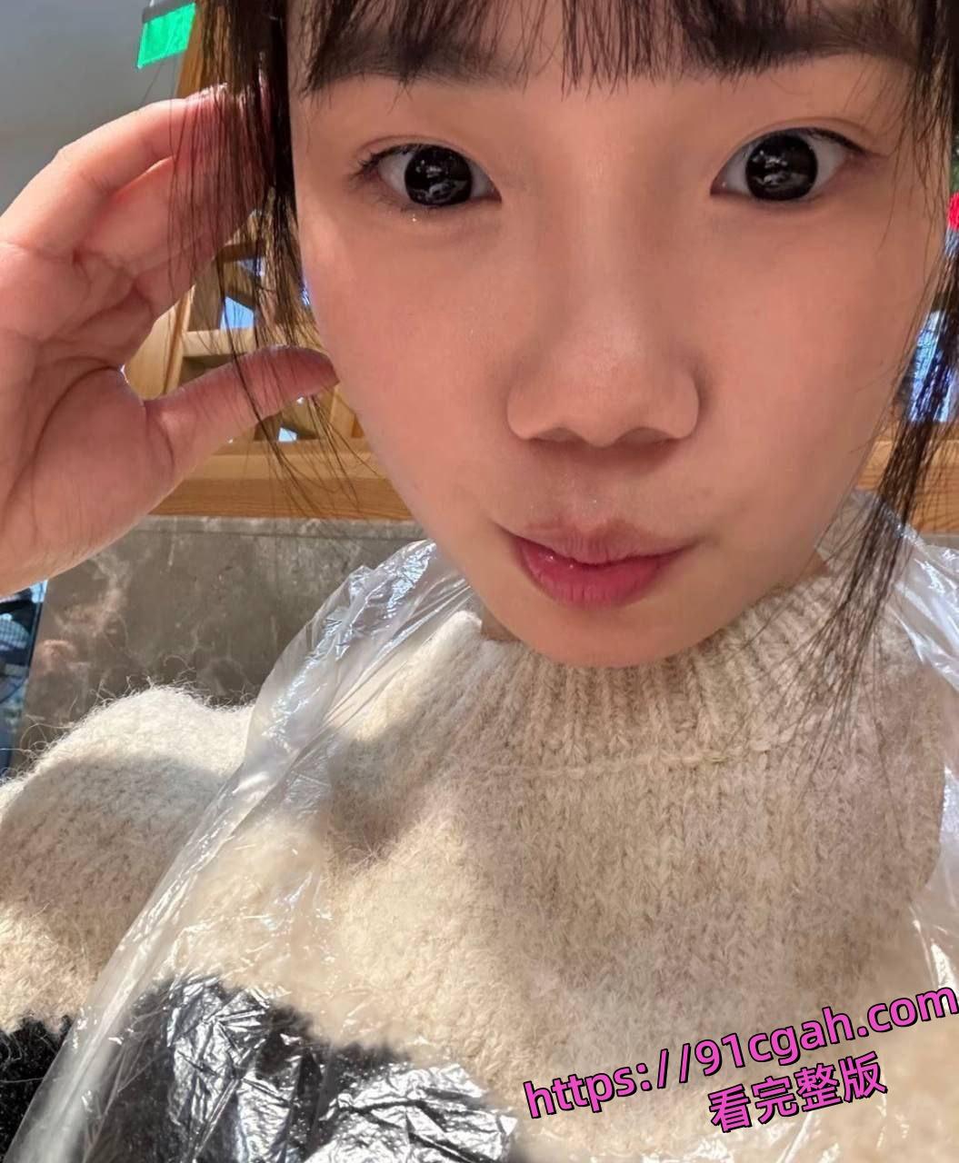 网友投稿爆光这个骚货女人，老公常年不在家，出轨勾引其他男人-1