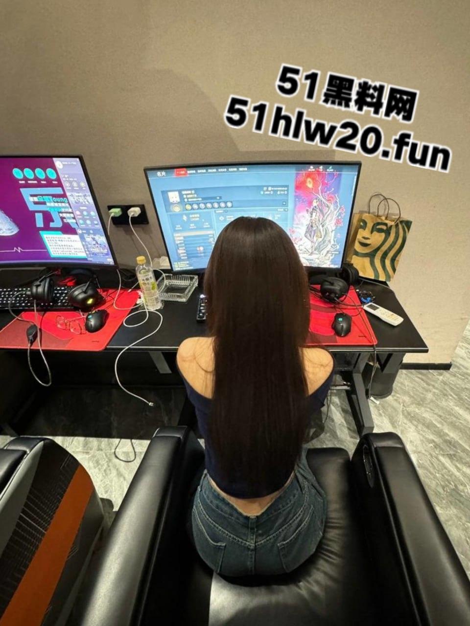 广州反差婊网瘾少女【陈敏仪】清纯颜值极品嫩妹，裸露粉嫩鲍鱼给炮友无套干，跪地吃鸡被射一脸。-6