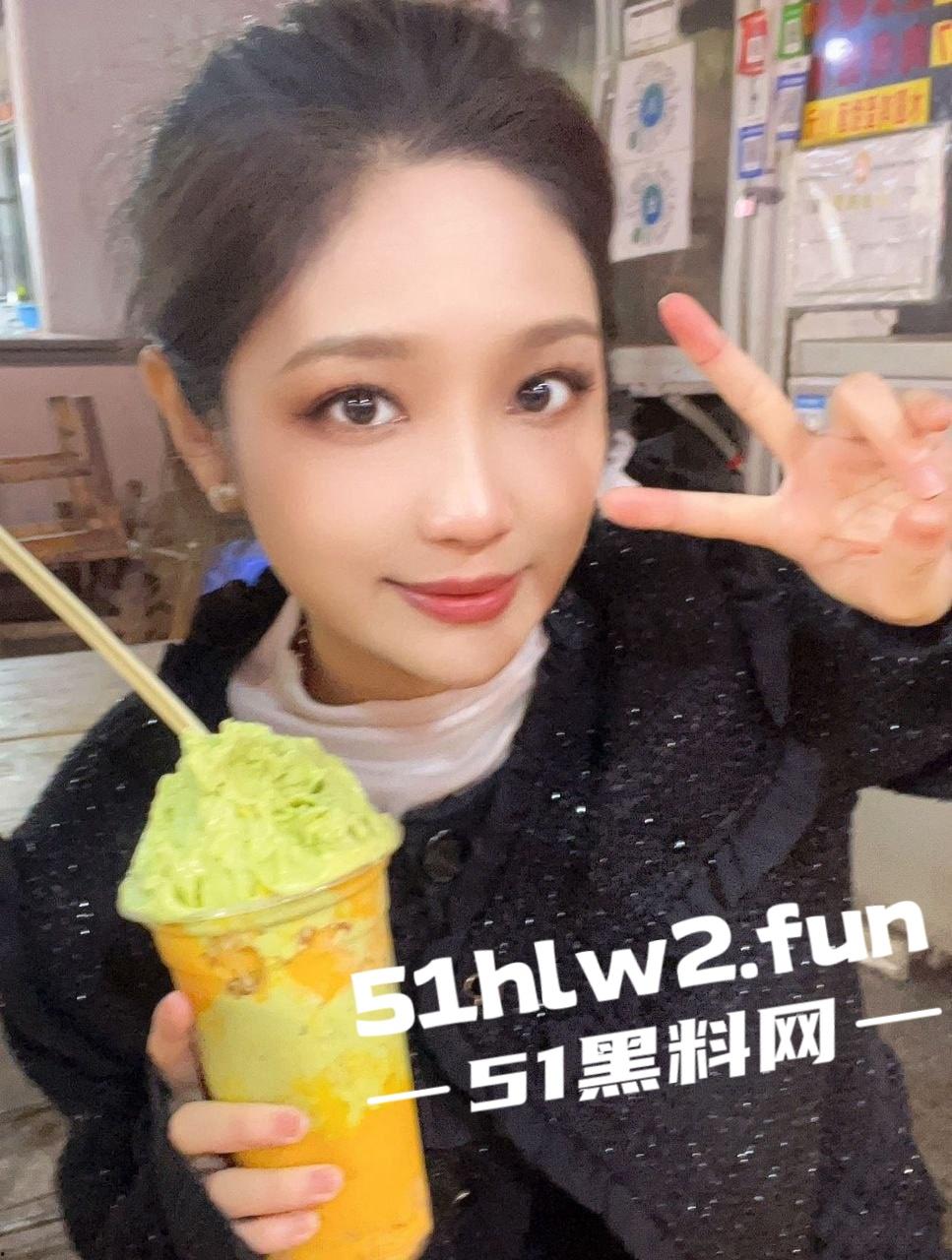 深圳大学校花女神极品舞蹈生【徐思涵】颜值靓丽身材完美，被土豪2w一个月包养全裸视图流出。-5