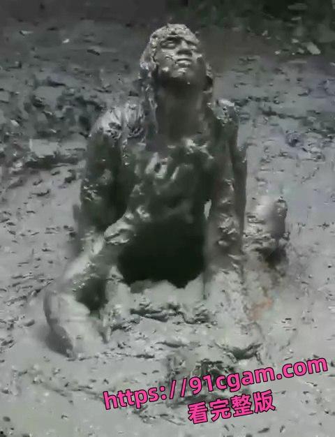 泥浆里做爱惊爆眼球！外国情侣“润滑”新玩法，视频流出全网炸！-1