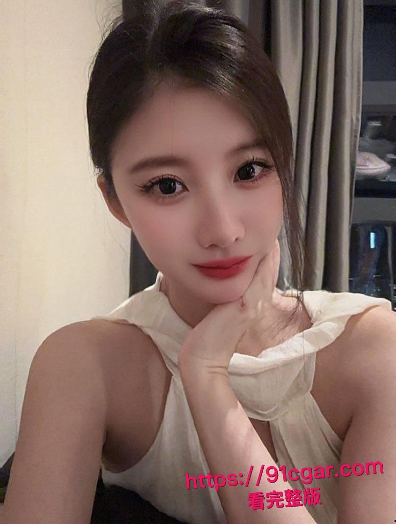 MERIOL_CHAN 卧室独守空房彻底放飞!新加坡甜美女神私下抠到喷水高潮连连,奶子晃得人当场射屏!-6