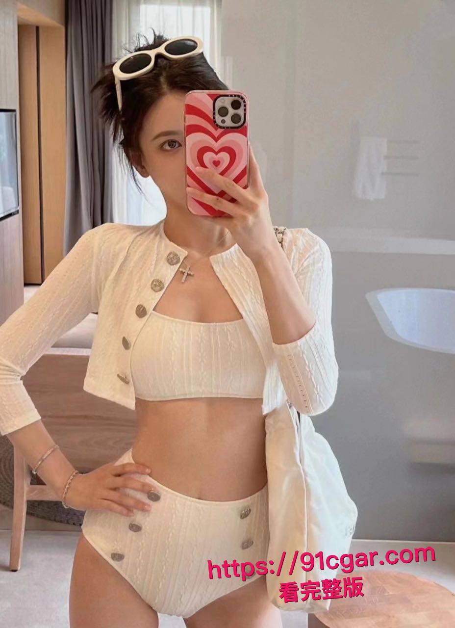 MERIOL_CHAN 卧室独守空房彻底放飞!新加坡甜美女神私下抠到喷水高潮连连,奶子晃得人当场射屏!-8