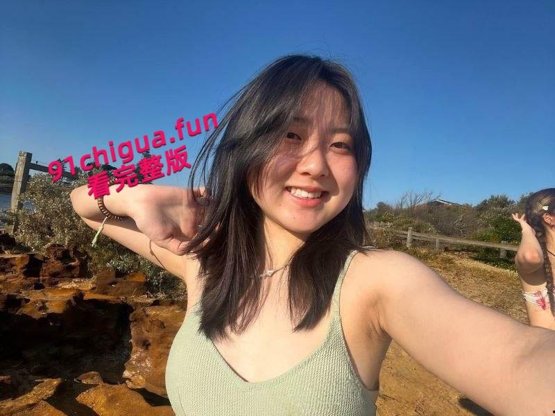 新加坡反差婊【静妍】分手后遭前男友曝光，颈戴项圈全裸出镜，揉奶自慰完美暴露风骚本性！-2