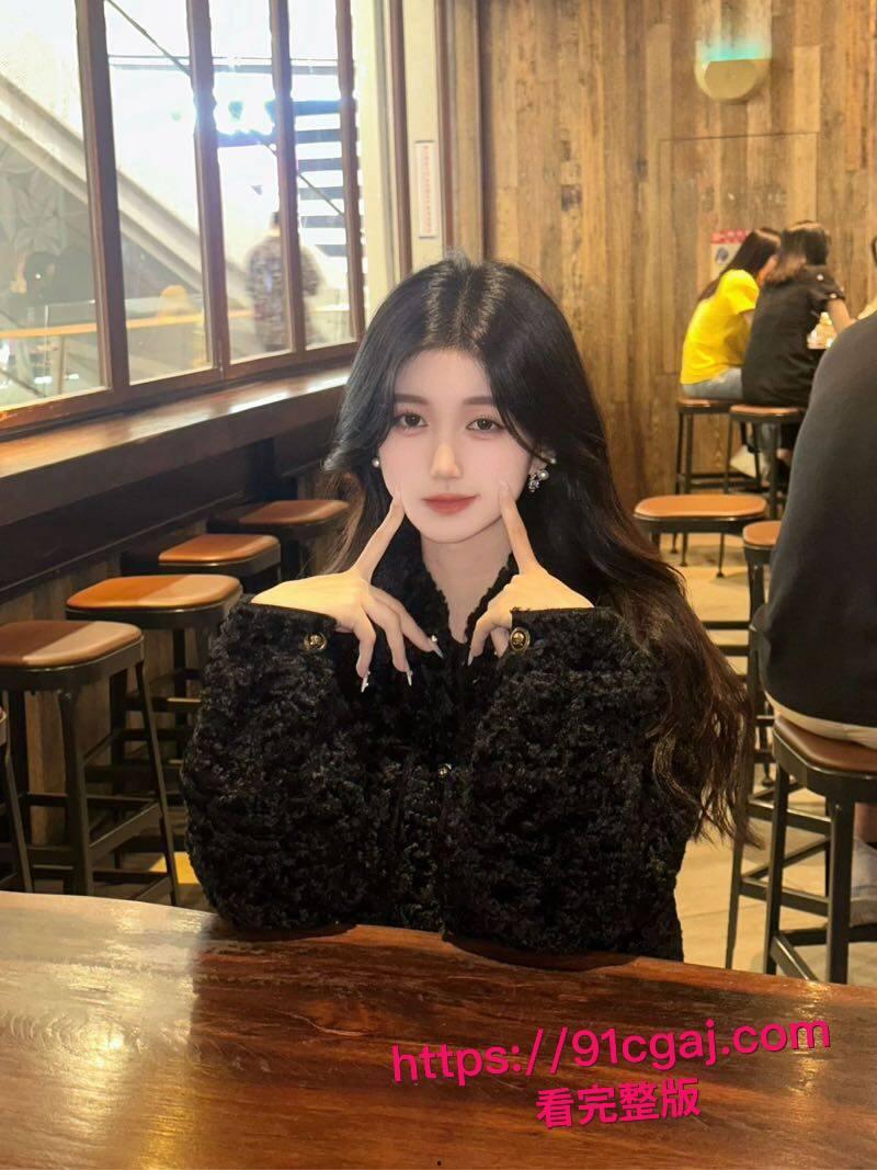 超极品美少女遭渣男泄密视频爆火!嫩白顶级身材主动掰逼求插,渣男大屌狂干成喷水母狗,羡慕死人了!-2