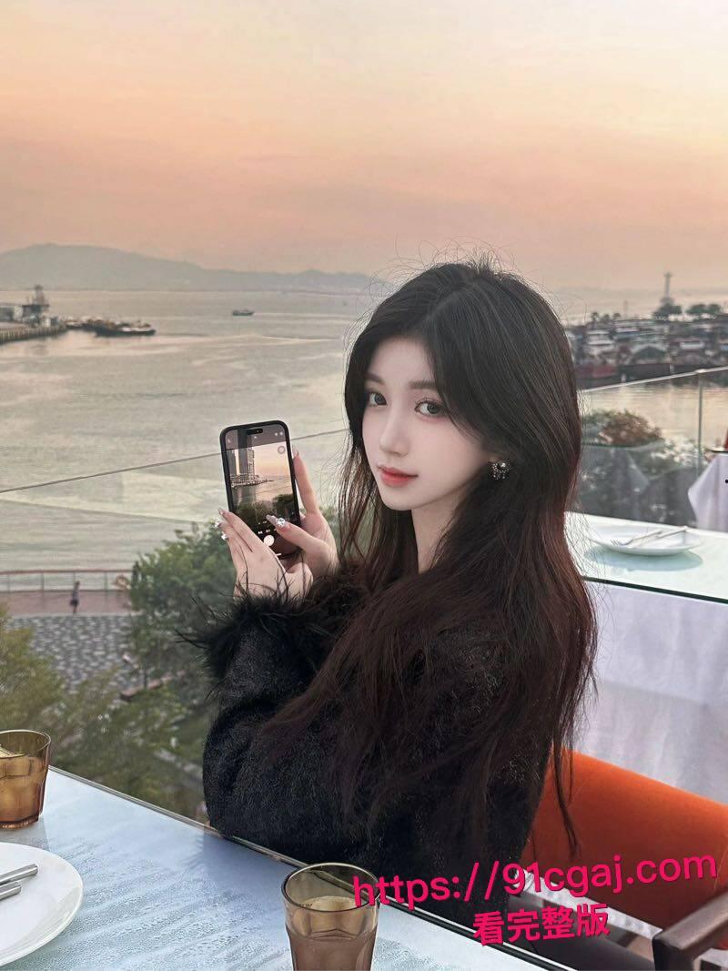 超极品美少女遭渣男泄密视频爆火!嫩白顶级身材主动掰逼求插,渣男大屌狂干成喷水母狗,羡慕死人了!-5