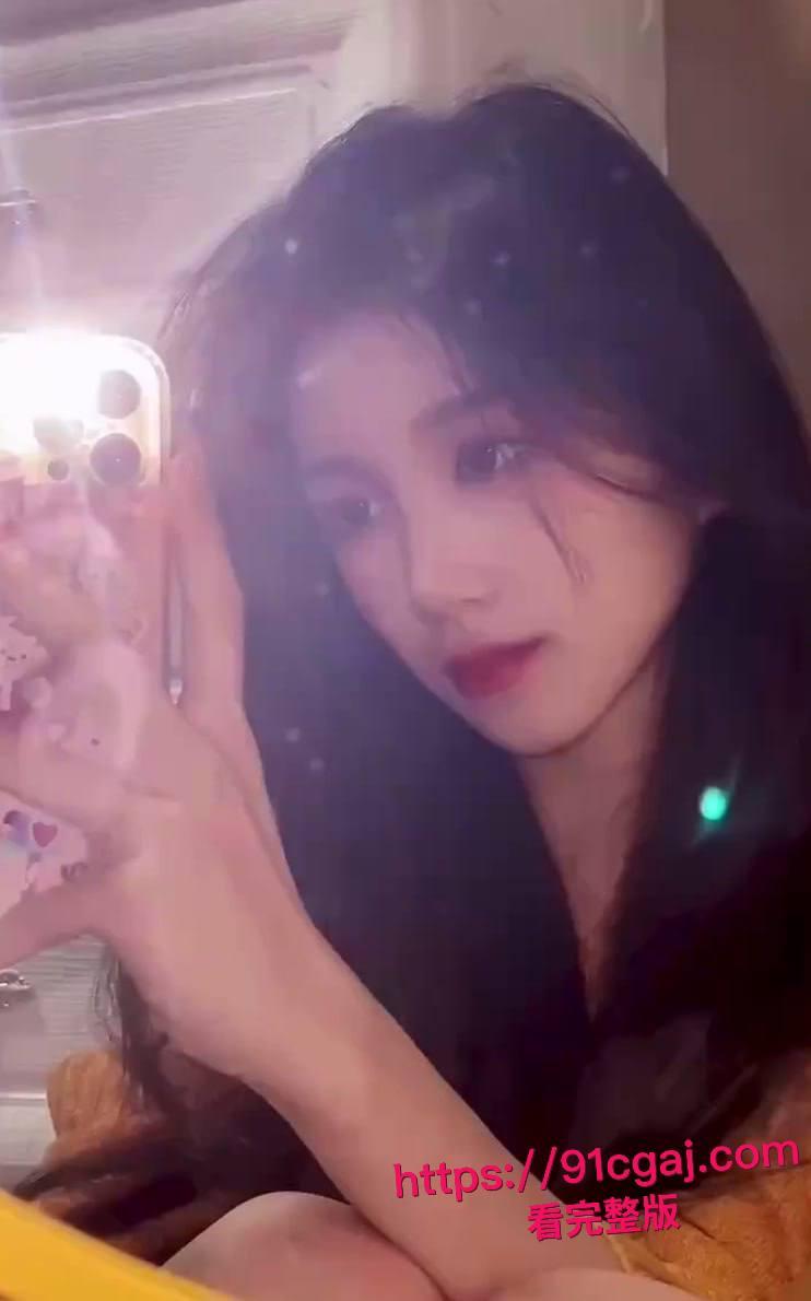 超极品美少女遭渣男泄密视频爆火!嫩白顶级身材主动掰逼求插,渣男大屌狂干成喷水母狗,羡慕死人了!-7