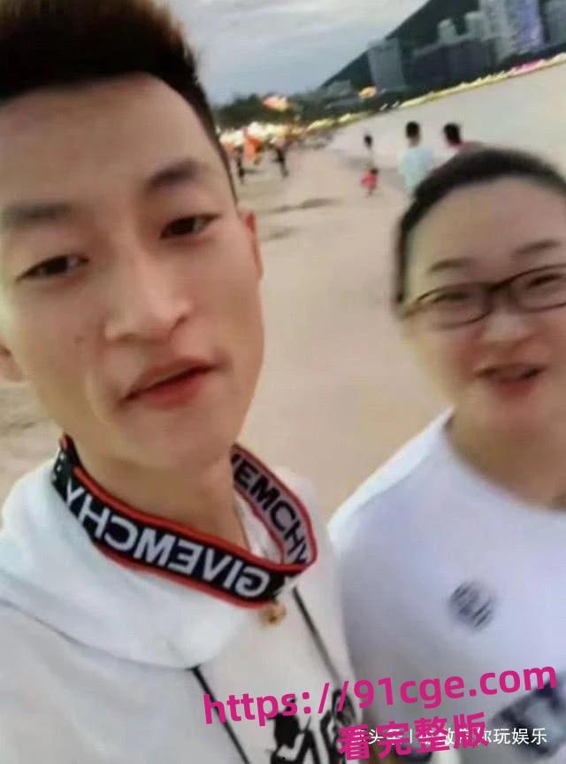 4000万粉丝祁天道封号，直播鱿鱼签插女生屁股，黑历史夫妻做爱视频曝光-2