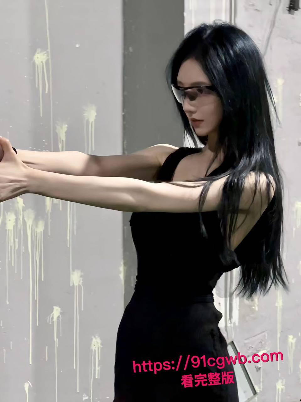 独家爆料!珠海斗门区李嘉颖反差婊属性全开,男友家中激情口交操逼内射,高潮淫叫浪到骨子里!-4