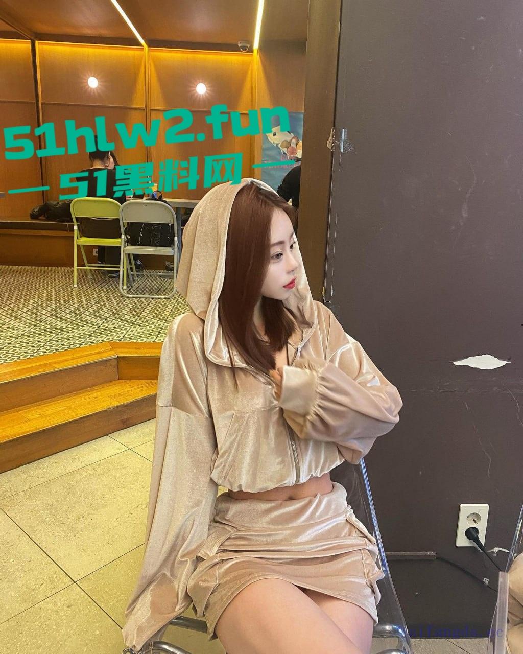 韩国前女团成员竟下海做福利姬，颜值高身材性感女神跳舞赚钱哪有当母狗卖逼快呢。-6