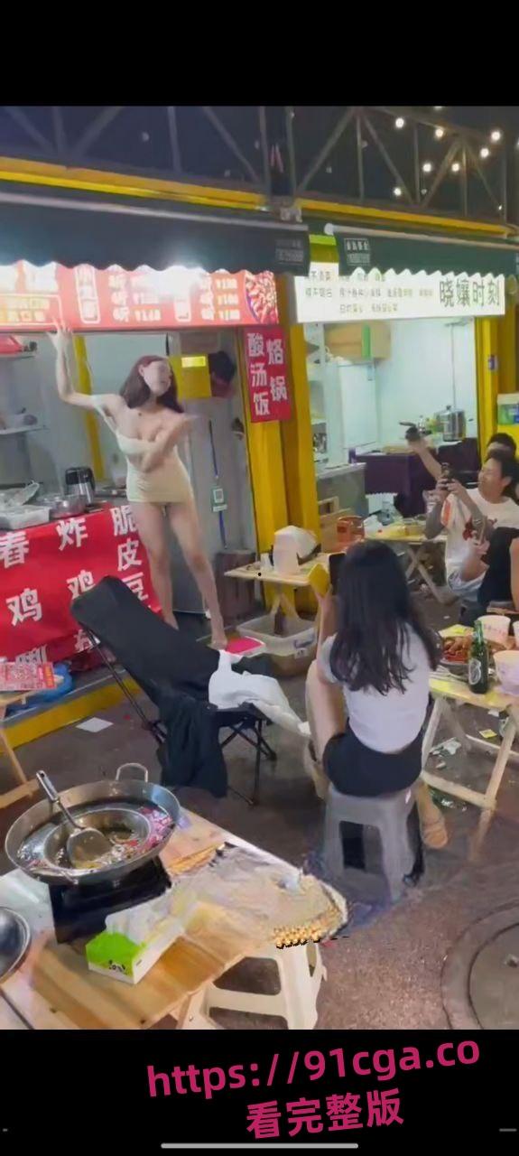 惊爆饭店与KTV的内卷大战火热上演,凸点舞娘扭臀跳擦边舞吸客-3
