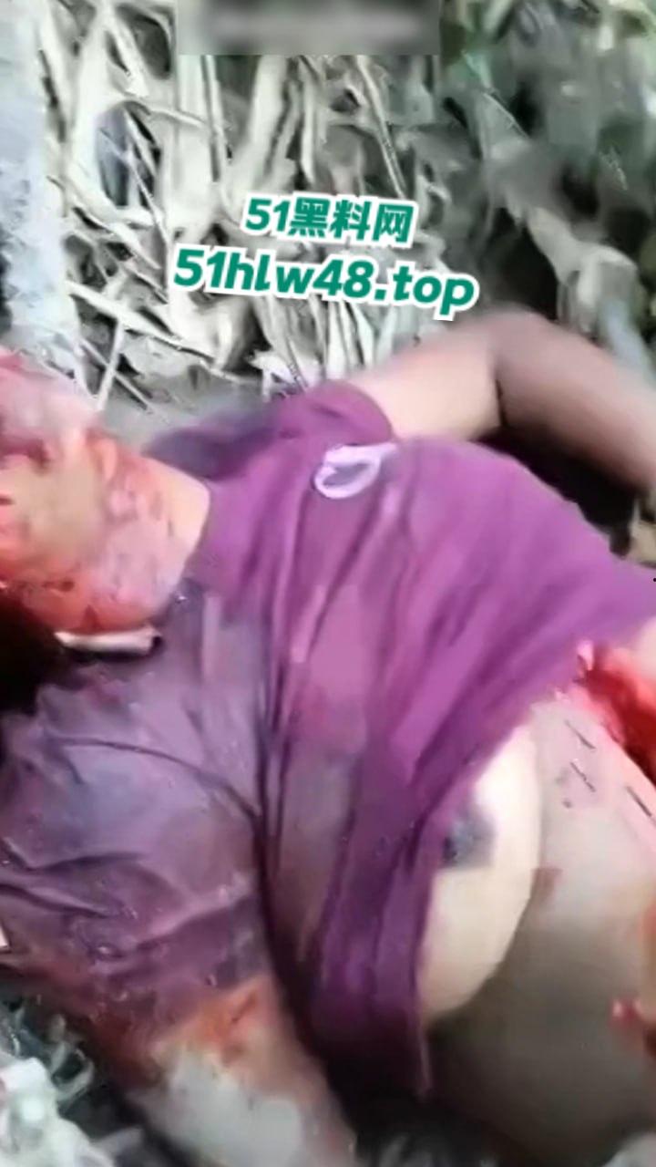 【恐怖血腥】国外大奶美女剖尸现场视频,大坨内脏被扯出,大奶美女和肥猪没啥区别。-6