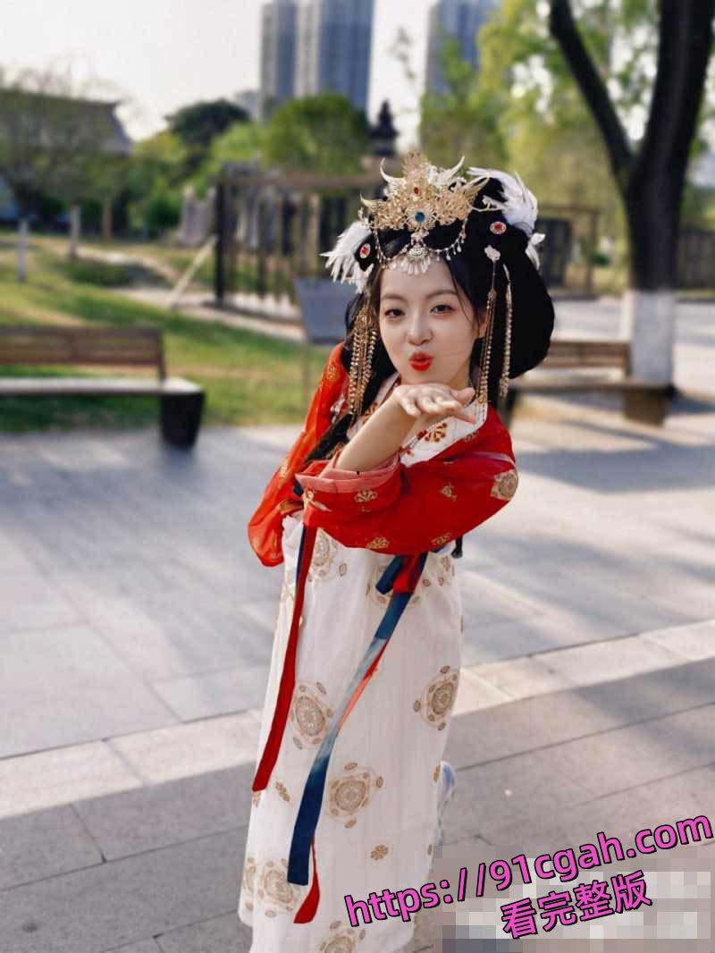 江西宜春美甲师骆馨琪被渣男哄骗贩卖性爱视频 疯狂打桩操到两腿发软颤抖!-2