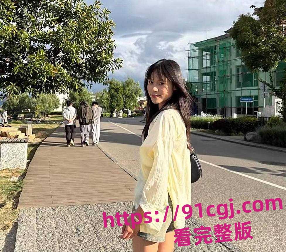 云南省大理市 极品嫩妹徐思雨与前男友性爱视频泄露 酒店后入狂插镜头挑逗-4