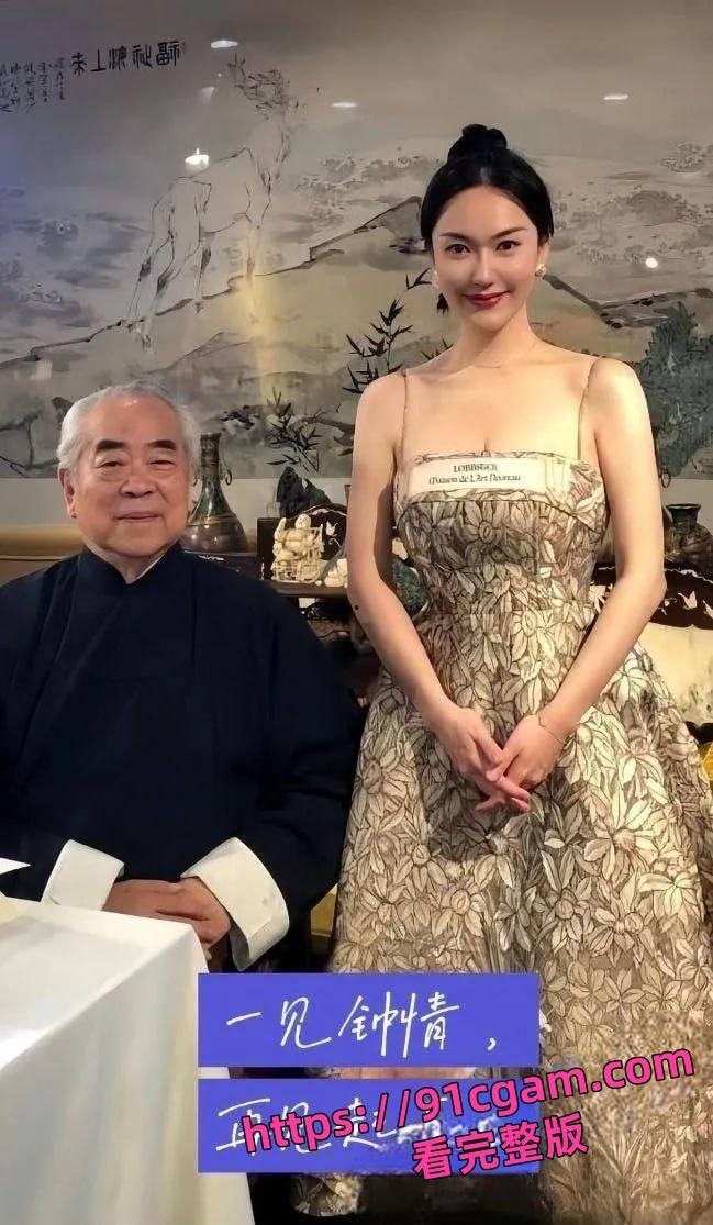 深圳龙岗“骚婊”何静琪酒吧嗑药嗨翻!点男模假装被操-4