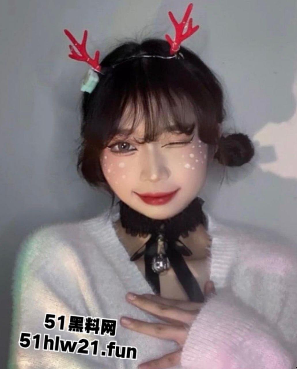 山西大学【王慧琴】高颜值反差骚母狗，性癖特别怪异喜欢粉色尾巴肛塞，已被精心调教成性奴。-2