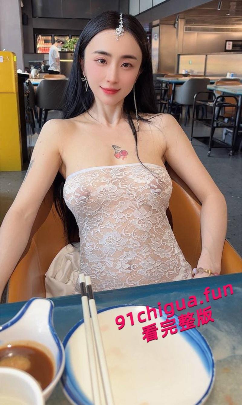 推特网红【西安大表姐】最新露出合集,餐厅商场天桥肆意露出狂欢自慰,淫荡表情反差到极致!-3