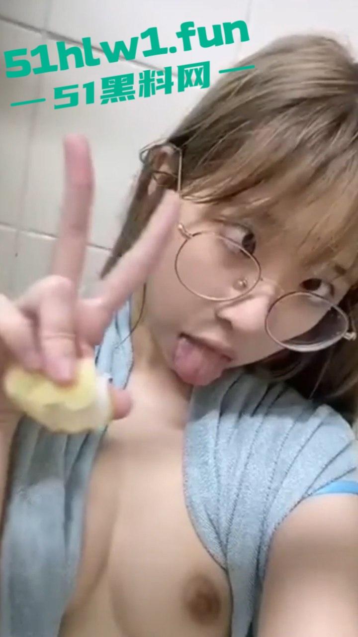 同城群撩骚河南师范萝莉眼镜妹【孟欣欣】足交口屌主动求操，裤子还没脱骚逼已经湿透！-9