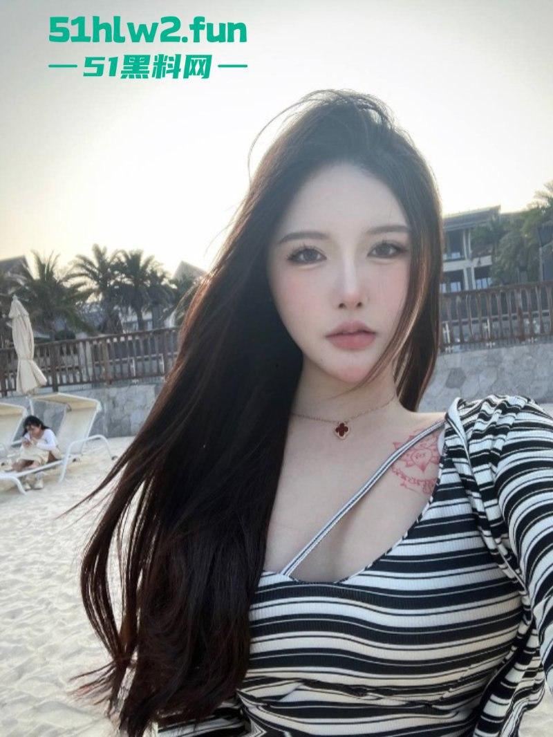 快手网红【美羊】被曝大尺度做爱视频,极品高颜值美女穿女仆装胯上骑乘伺候大佬!-6