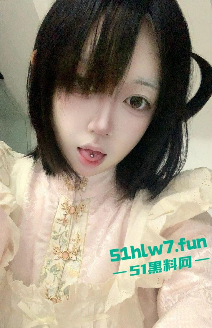 江苏无锡学生妹【俞静雯】露脸视频，化身骚母狗大秀风骚一面，在镜头前搔首弄姿尺度大到炸裂!-2