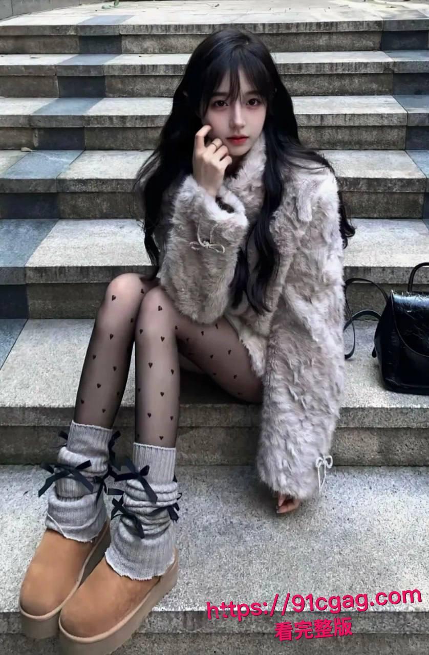 深圳龙岗区【陈泽欣】背着男友跟男闺蜜去喝酒 酒过三巡后被带到酒店爆操 3P 男闺蜜吃伟哥直接把骚逼干哭-10