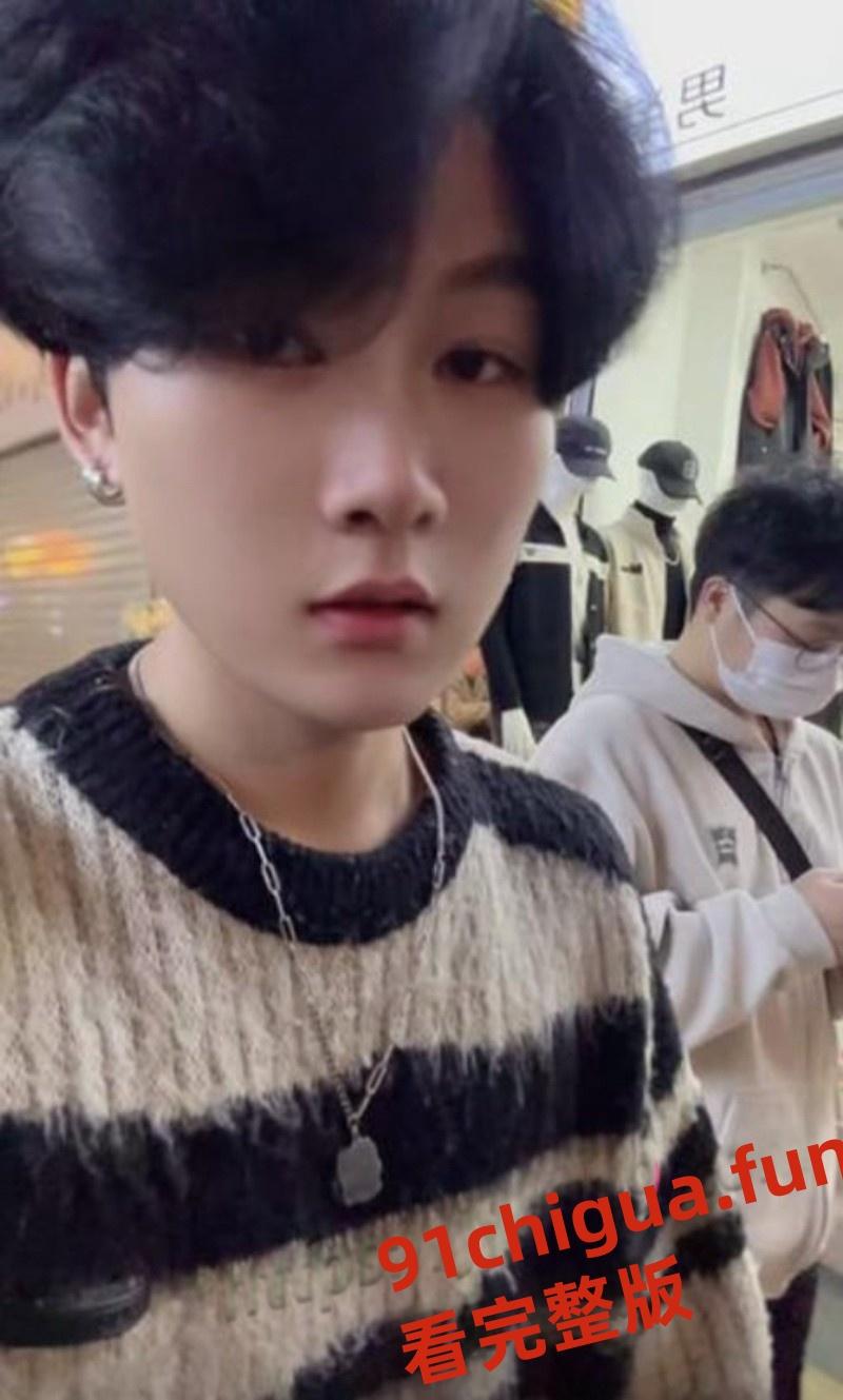 最后一个纯爱战士老白丫塌房?网红男友崩溃发声冲上热榜-1