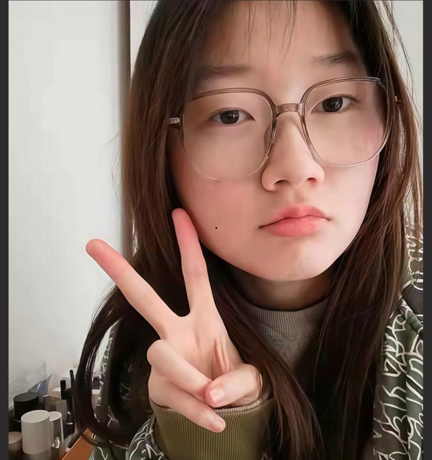 曲阜师范大学05年母狗 何鑫 眼镜反差嫩妹 自拍骚穴视频 线下足交!-3