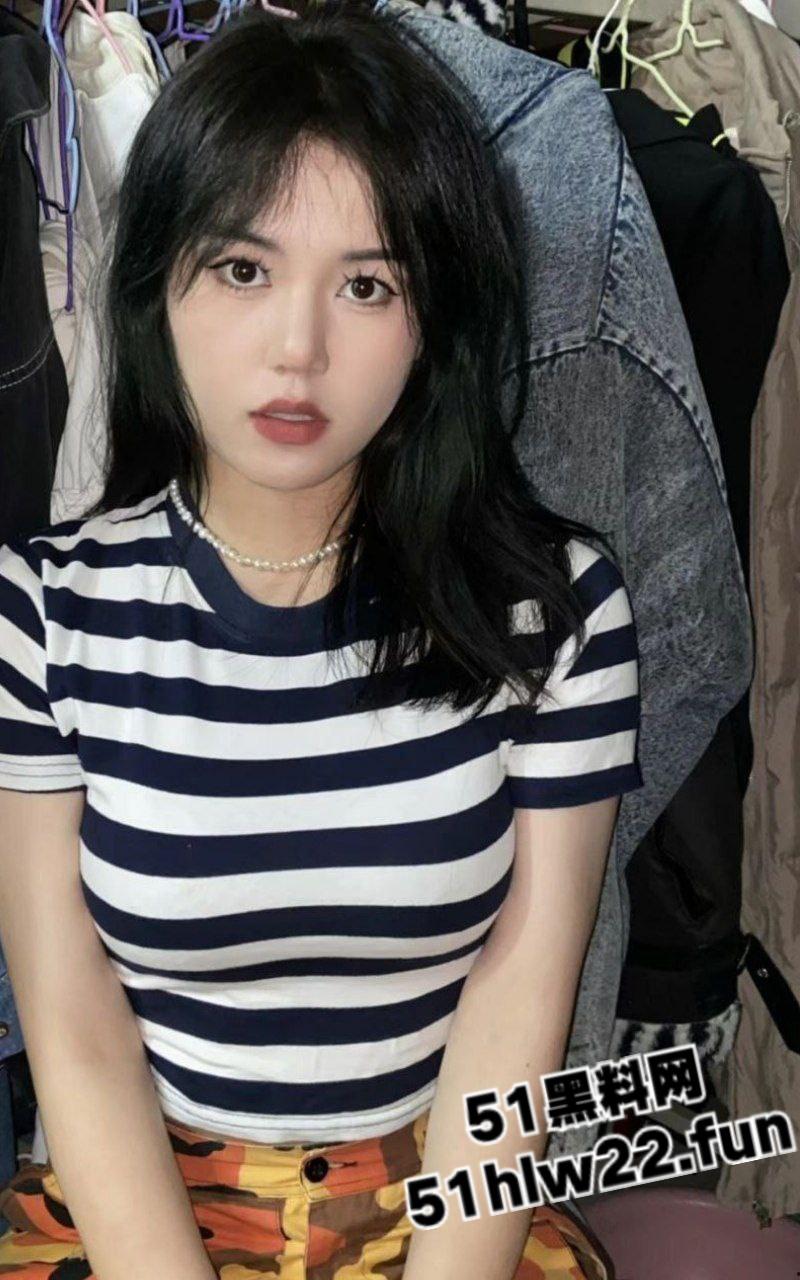 新疆高颜值尤物【斯琴】 高挑身材性感女神,男友玩的非常开放带闺蜜遭男友带兄弟轮操轮奸。-5