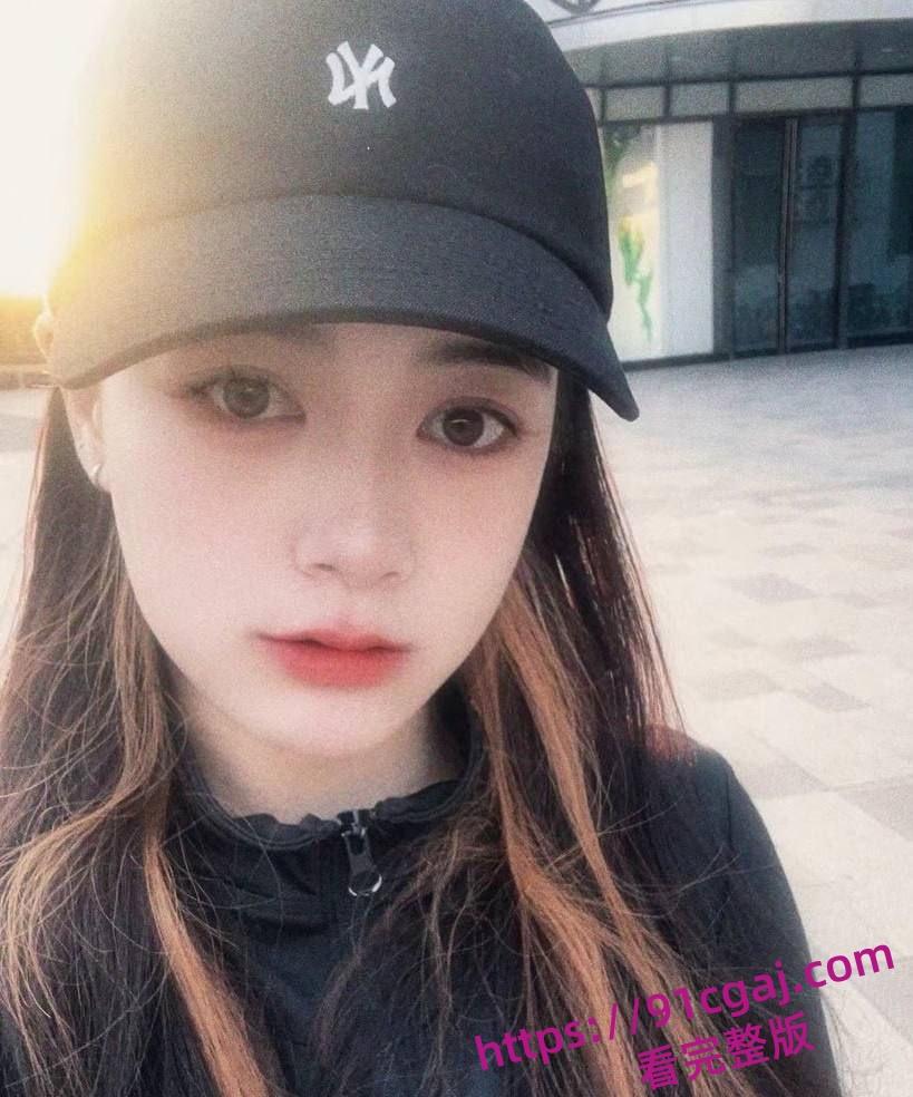 重庆财大高颜值新疆学妹夏兹热丽,与生活中的高冷样子形成了完美反差-4