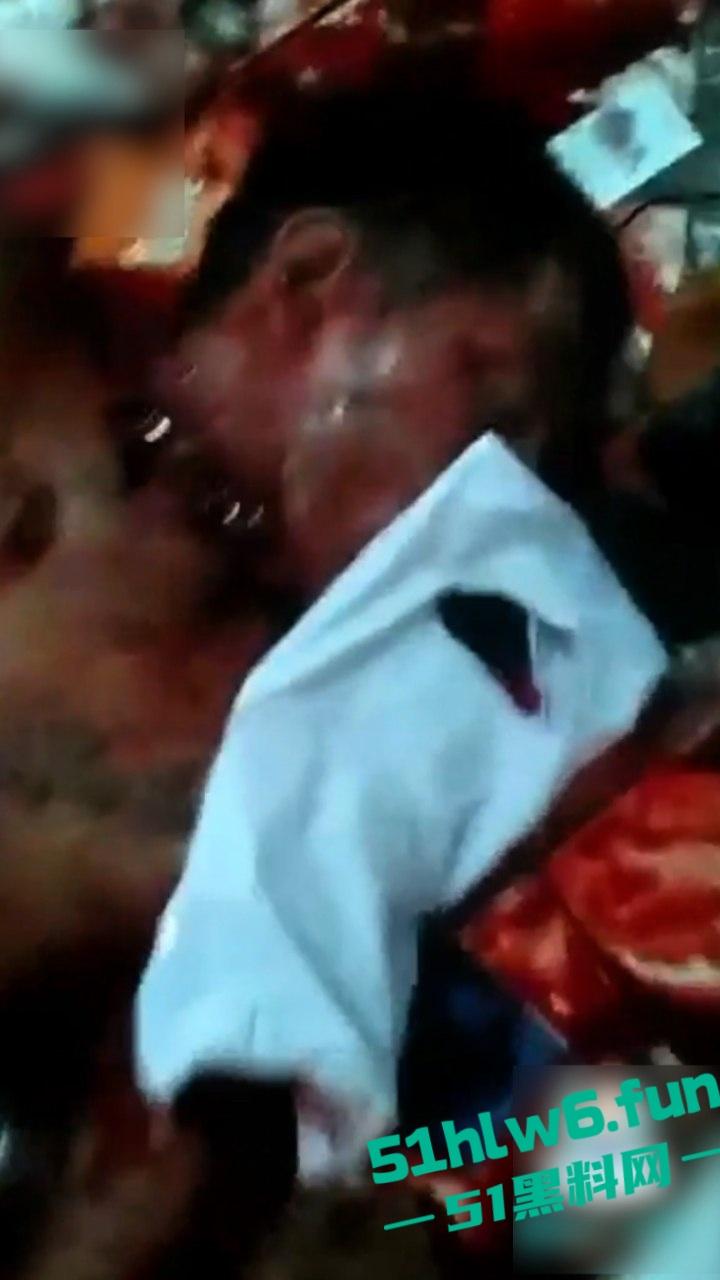 【血腥恐怖】印度三哥被妻子开膛破肚,男子为高种姓白人行为恶劣强奸妻子家人,终被妻子发现后杀害。-4