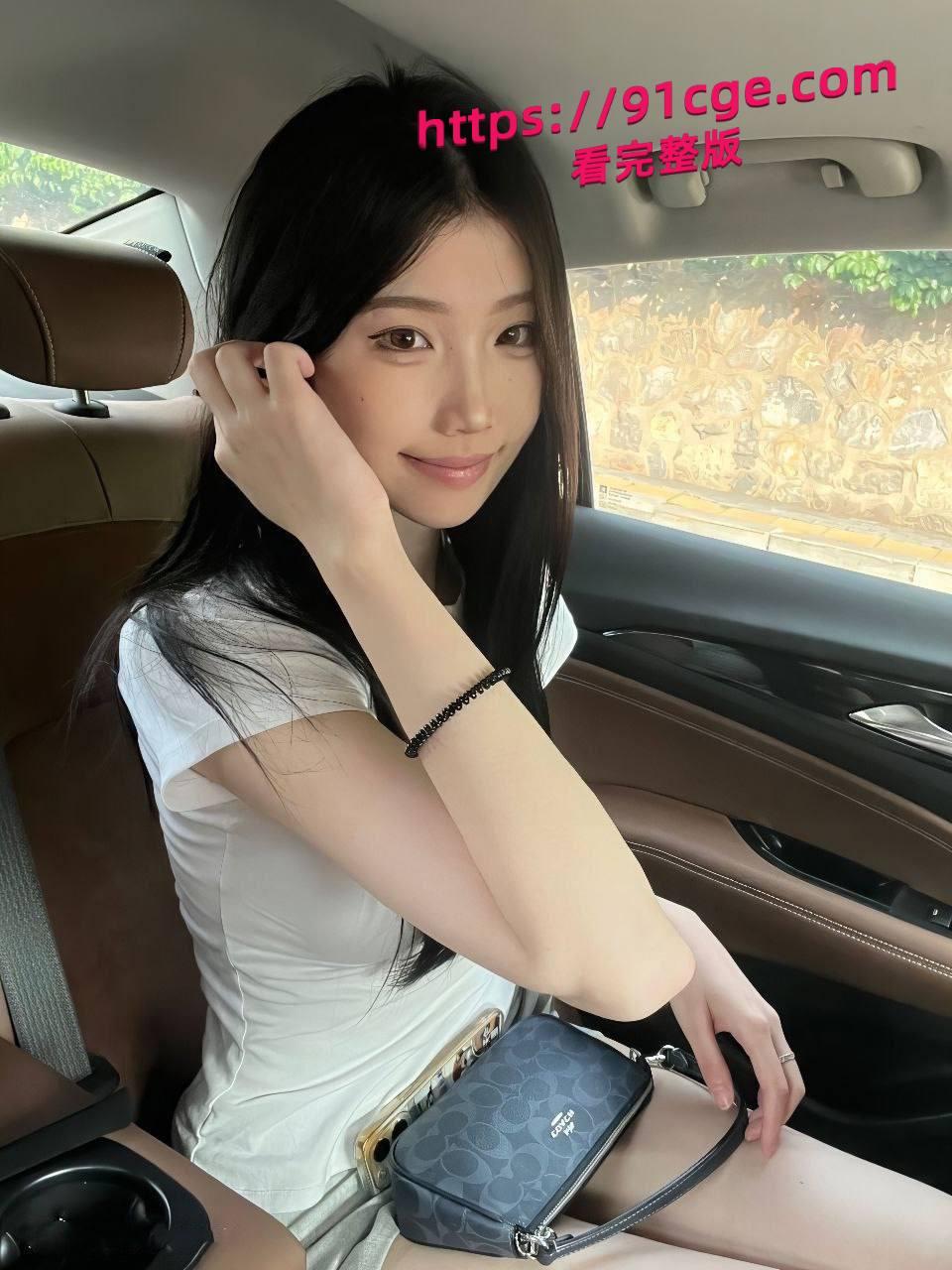 超可爱反差女大学生,鹅蛋脸杏仁眼,皮肤白得像牛奶,私下却是反差婊!不雅视频流出 #大学生 #反差母狗 #清纯可爱欲女 #曝光-1