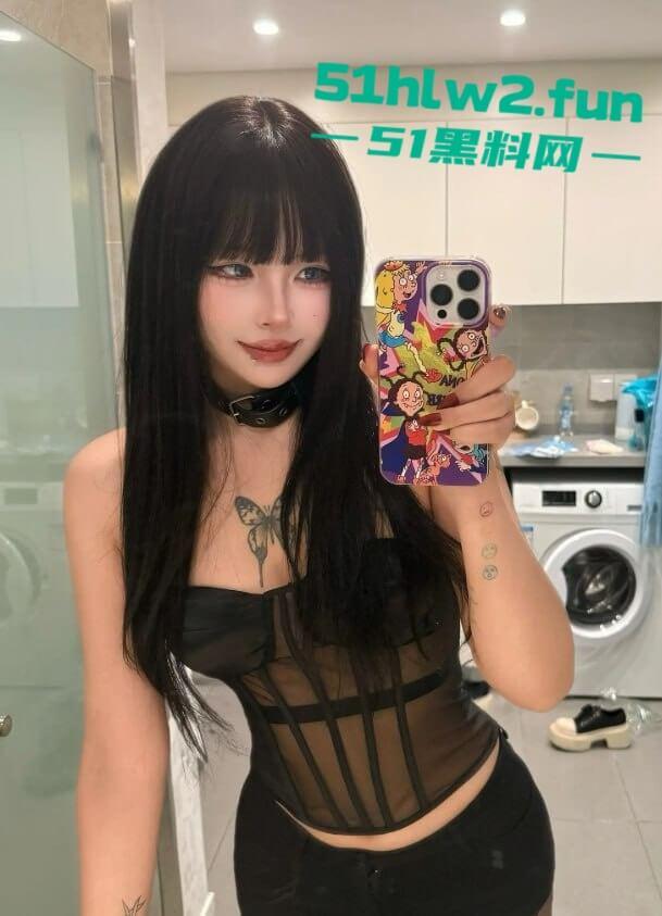 苏州美术学院爱cos的精神妹【方可儿】情趣黑丝白丝各种诱惑榨精,后怼撞击炮台骚贱淫叫!-2