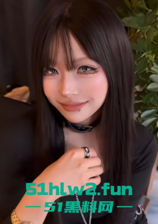 苏州美术学院爱cos的精神妹【方可儿】情趣黑丝白丝各种诱惑榨精,后怼撞击炮台骚贱淫叫!-4