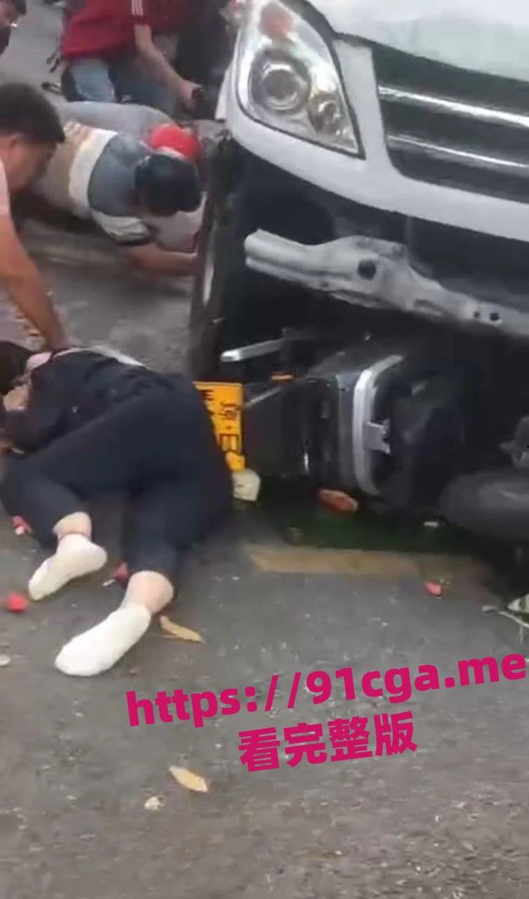 三亚60岁大妈停车不当酿惨祸:怒踩油门撞倒6人,女孩身亡引公愤-5