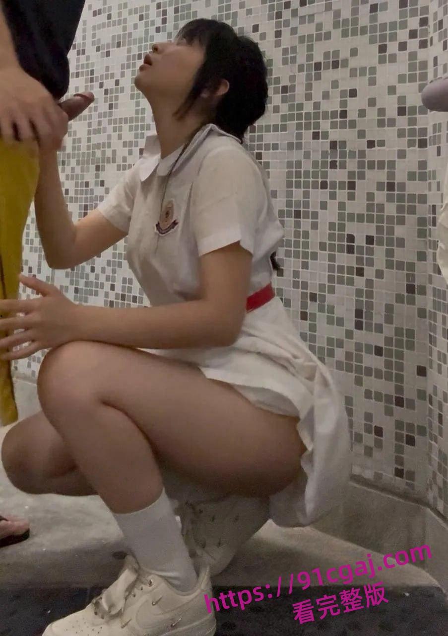 朱双双反差大学生跪舔调教私拍曝光！香港学妹骚穴爆操炸锅！-4