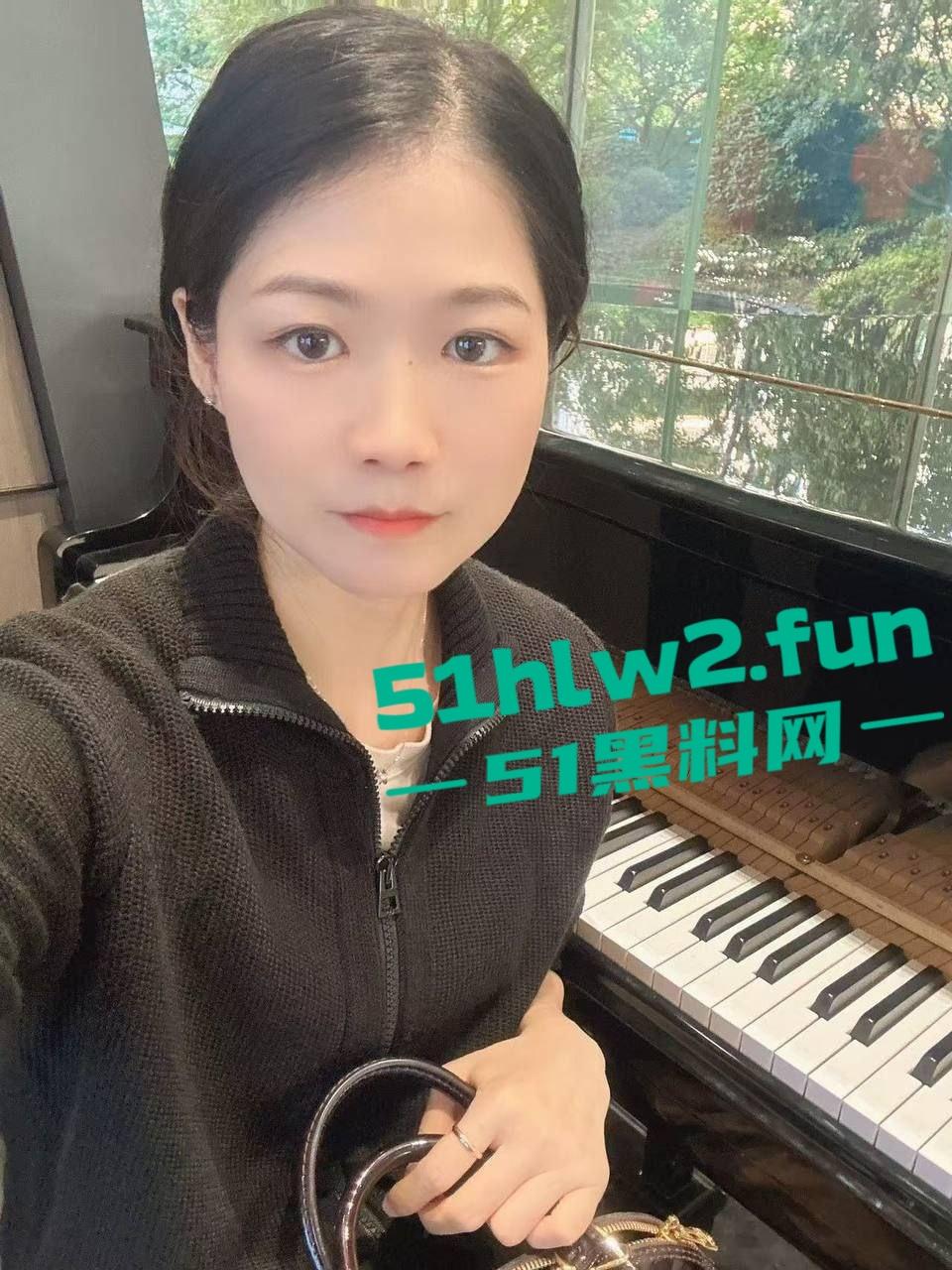 瓜友投稿前女友【刘亦菲】不输大明星，肤白貌美骚得要命，骚逼属性拉满，一摸就湿，粉嫩到让人冲动！-1