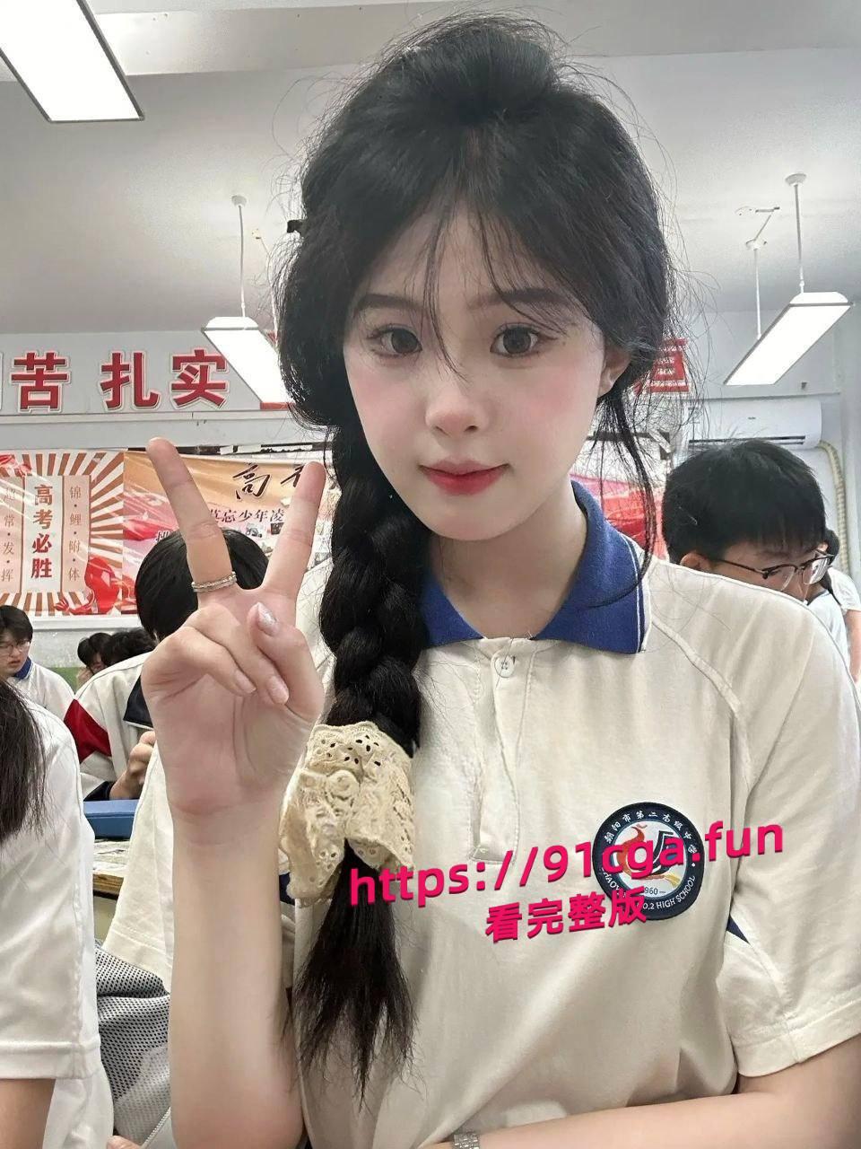 广州民航职业技术学院的校花 贾明爽 表面高冷女神，私下却被爆出惊天大料！-1