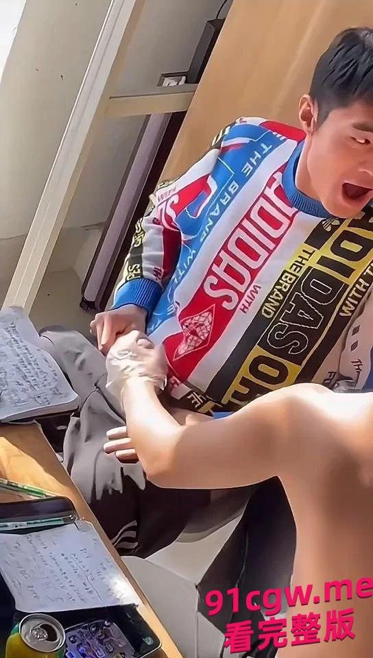 好兄弟仗义帮处男舍友打飞机 处男可以坚持这么久的吗？-5