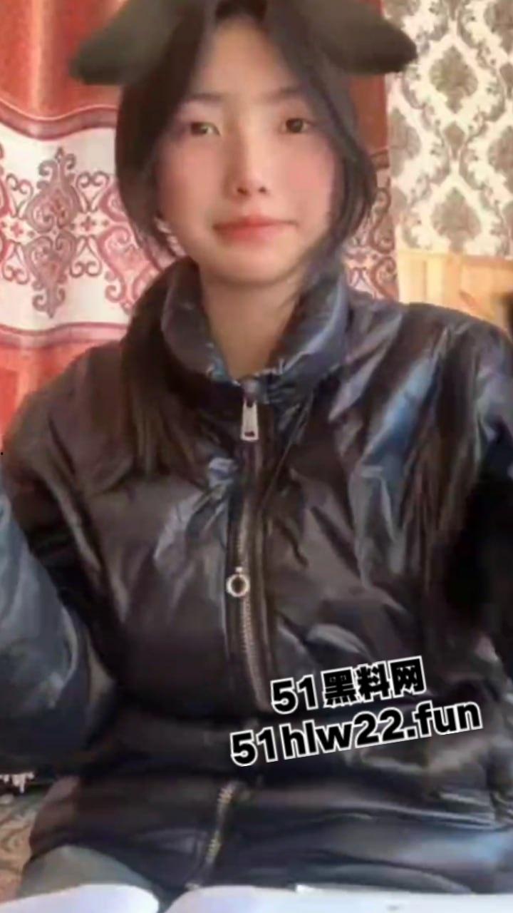 瓜友网聊西藏清纯妹，大眼撩人身材一流被网友拿裸照威胁，背着男友自慰裸聊实在太刺激了。-10