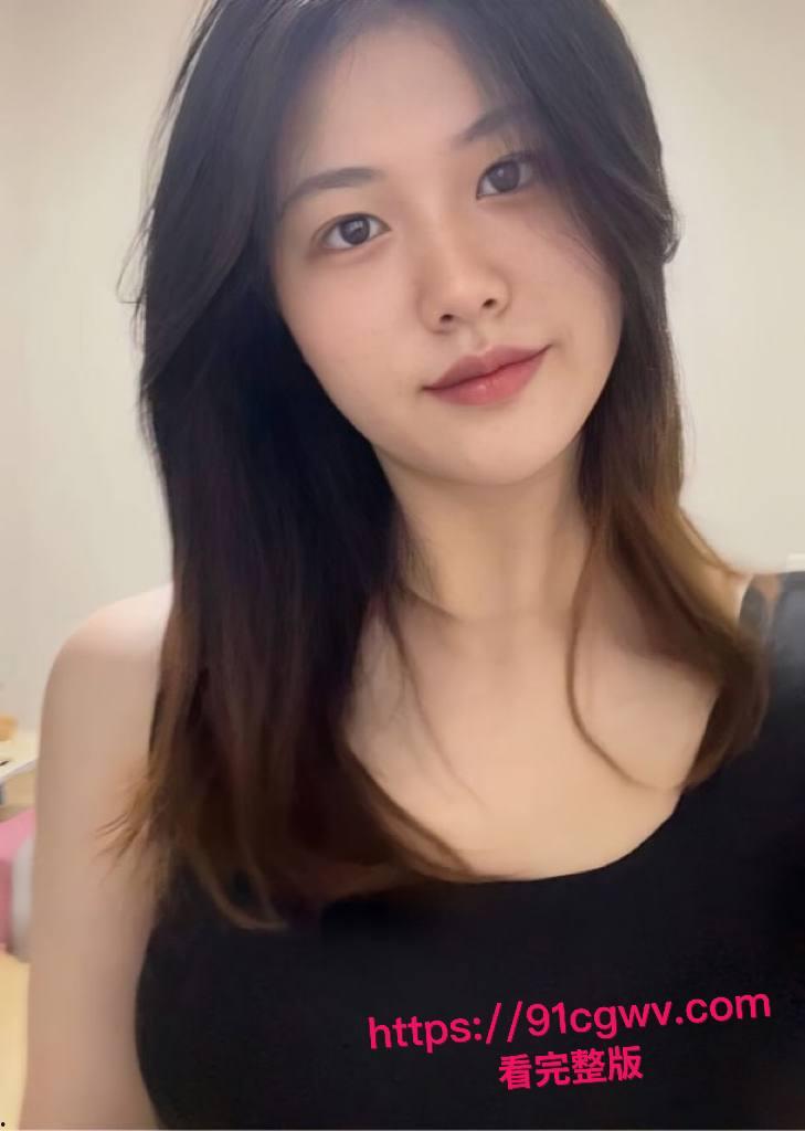 高颜值女神学生为金主深喉口爆，黑丝开裆腿大开大屌直冲嫩穴爆操，淫叫浪翻天！-12