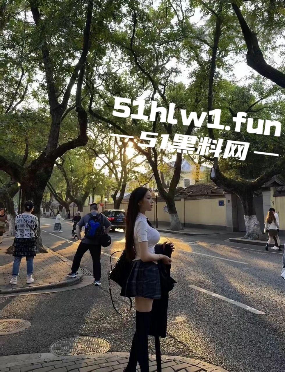 颜值反差女主播【VV星球】福利流出，天使脸蛋九头身巨乳，黑色蕾丝薄纱下的骚气让人瞬间浴血沸腾！-1