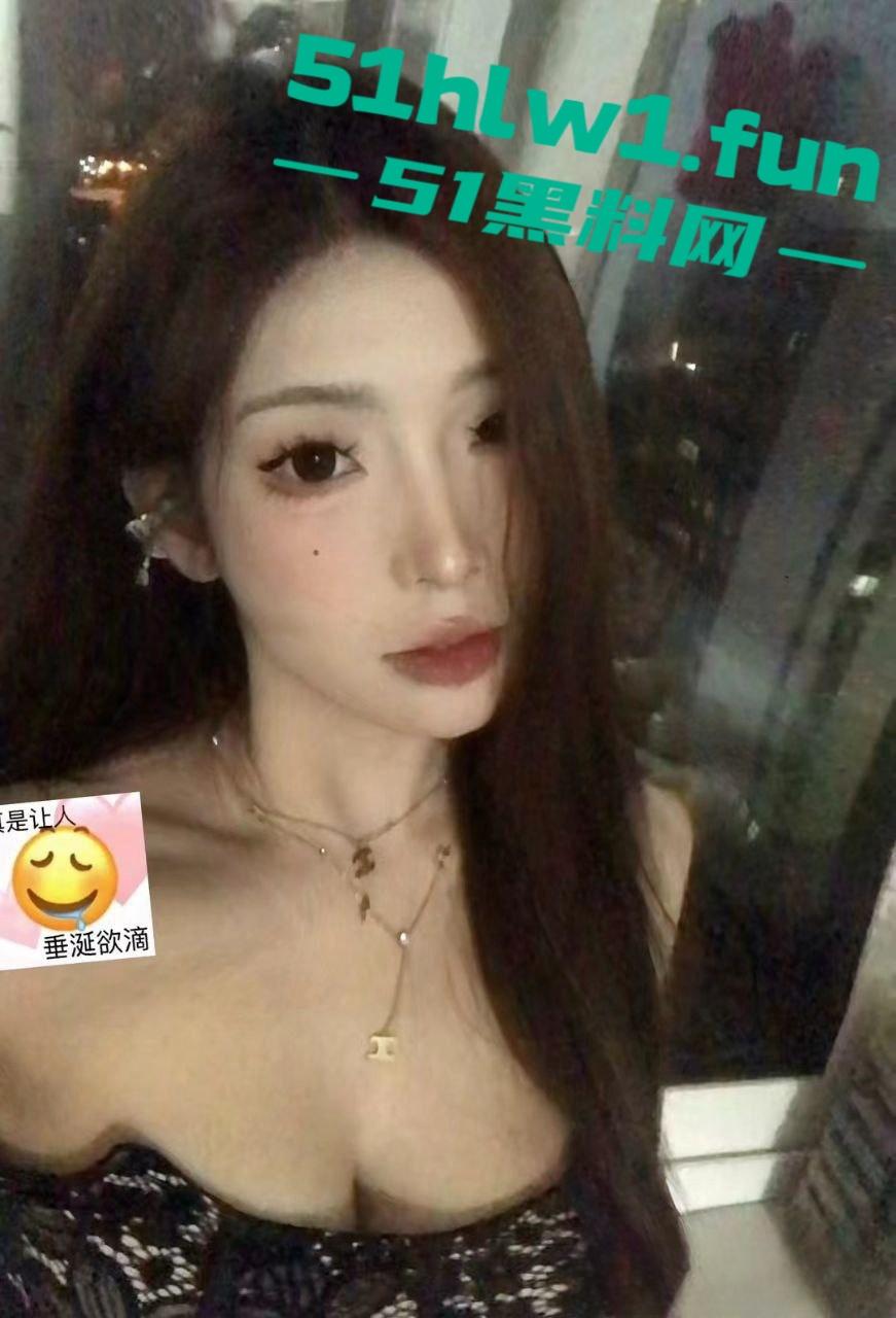 颜值反差女主播【VV星球】福利流出，天使脸蛋九头身巨乳，黑色蕾丝薄纱下的骚气让人瞬间浴血沸腾！-6