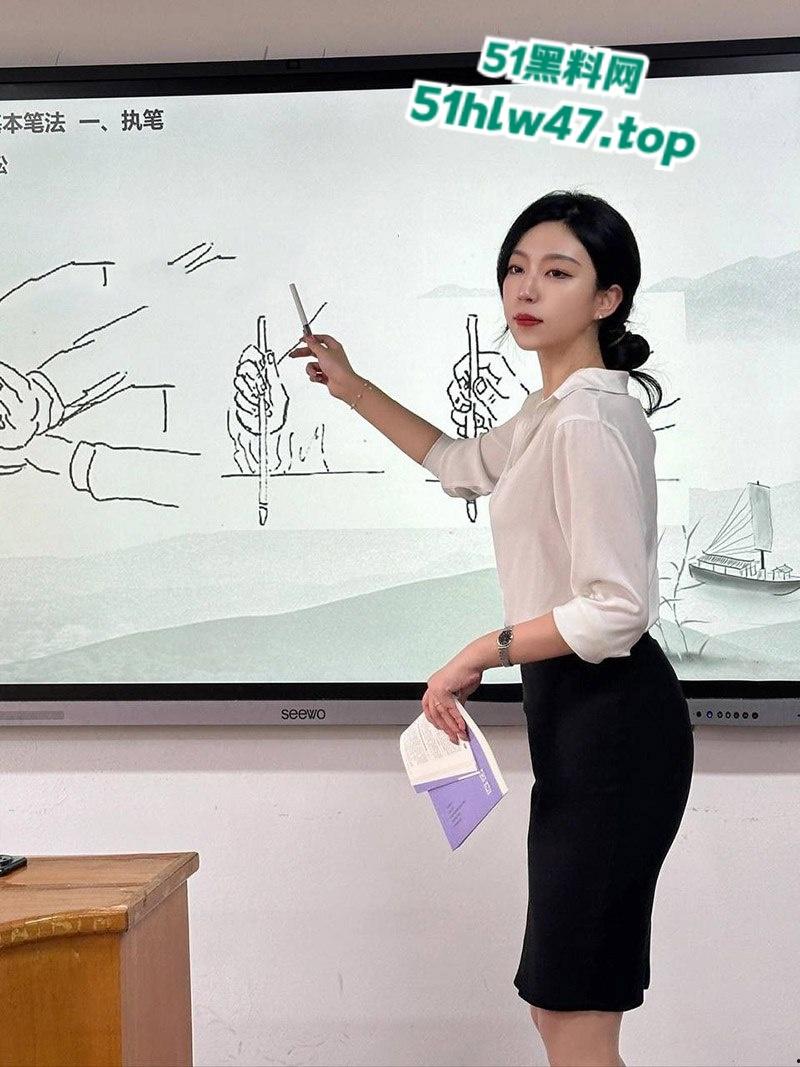 艺术书法系【黎老师】白天是知性气质女教师，晚上穿上女仆吃鸡吧挨操，这反差程度真无人能敌了吧？-11