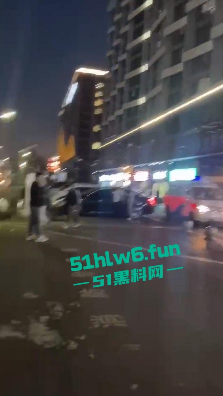 拼刺刀的注意了！浙江杭州一群gay东渡酒店聚众淫乱多男轮操一0被警察突击一窝端。-11