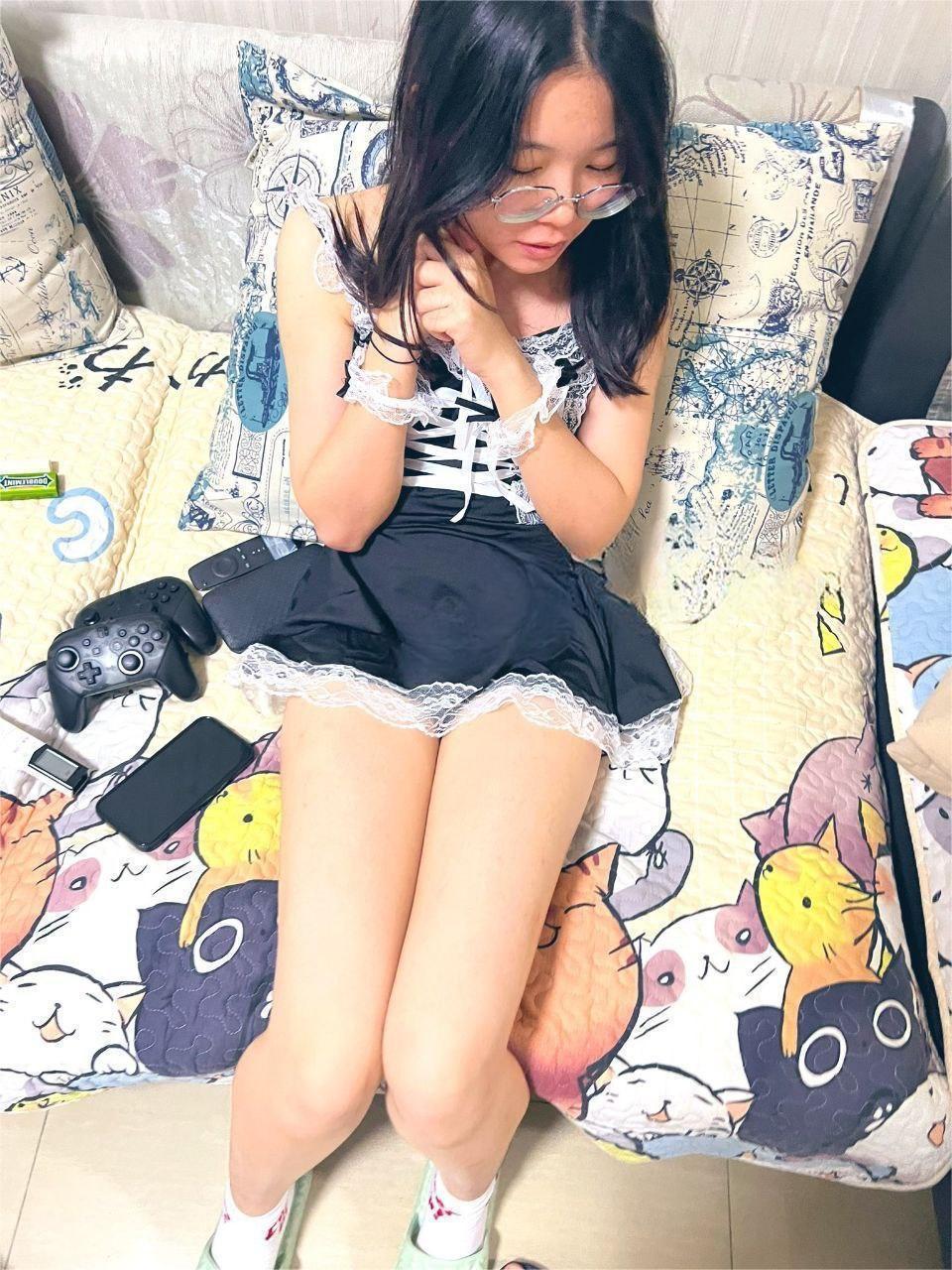 清纯眼镜妹大学生私下喜欢私拍狂野 羞涩眼神下的激情口交与猛烈抽插-8