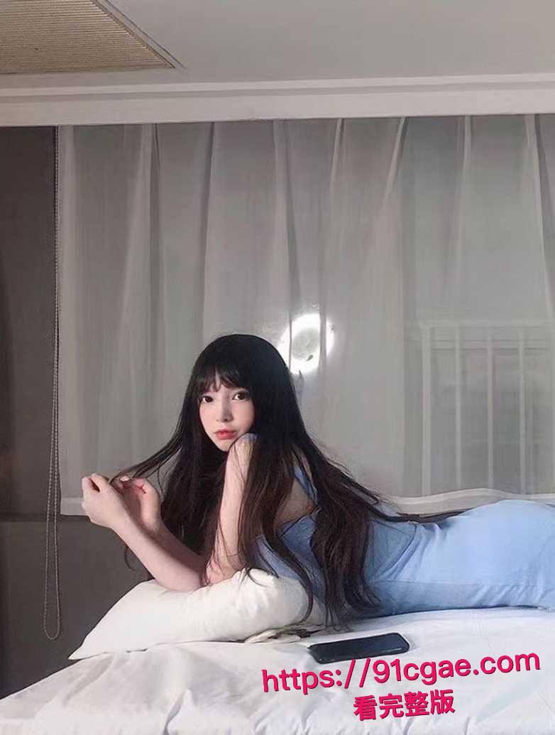 微信数百人大群 惊现极品骚浪小仙女！语音直播和老公做爱实况 大赞亲夫粗长持久 发露脸口爆淫片 引群内淫男浪女集体高潮！-8