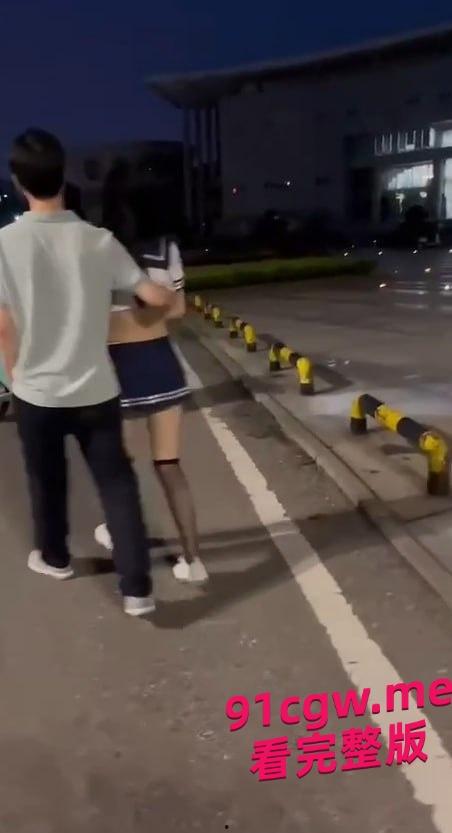 校园热瓜！湖北经济学院短裙姐野战视频泄密-7