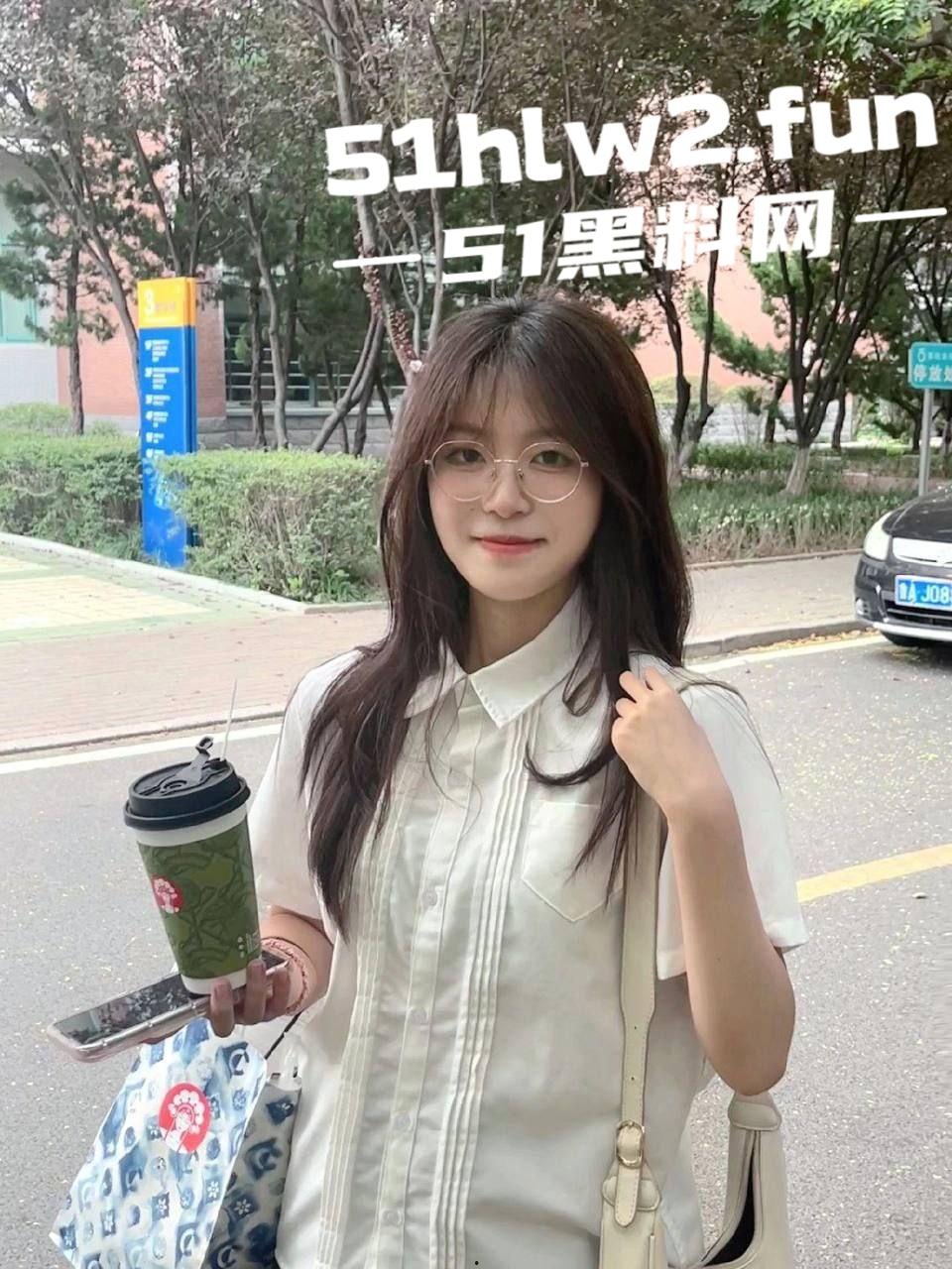 石家庄大一骚气满满的【郑洁】学妹，酒店被黄毛爆操，黄色小内裤惹人爱，一边打电话一边叫！-8